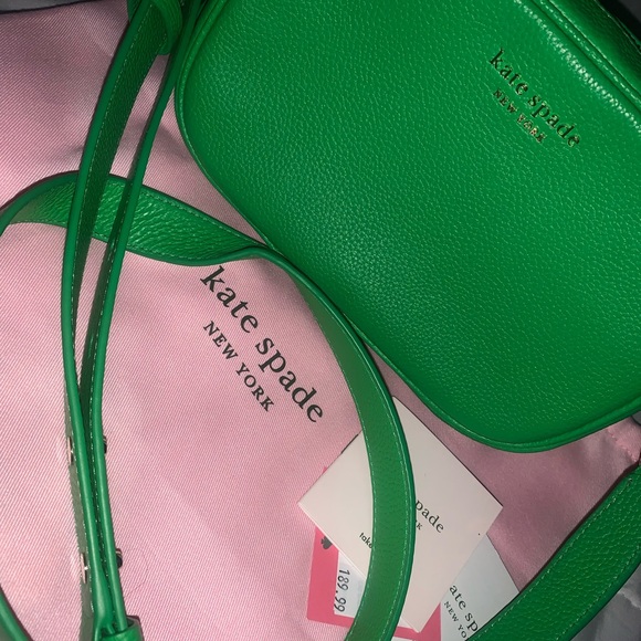 kate spade Handbags - 👛 Kate Spade Pebble Leather Astrid Medium Camera Bag Green Jay